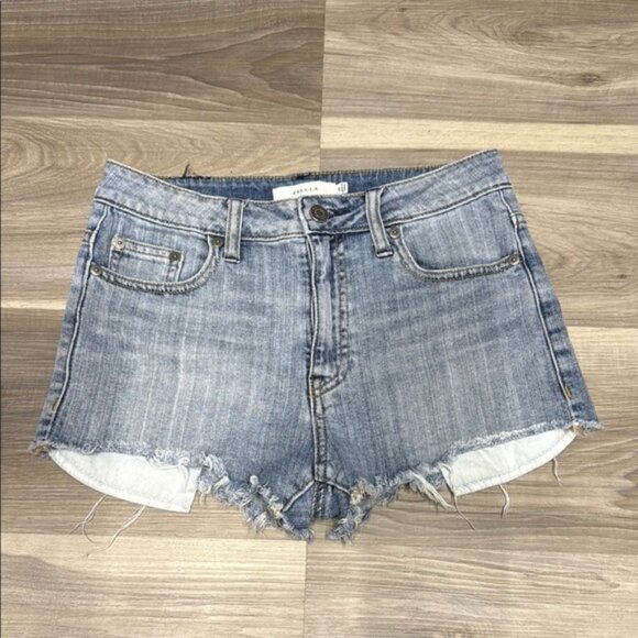 🏁 Aritzia Talula Denim Blue Women's Shorts size 25 - Picture 1 of 7